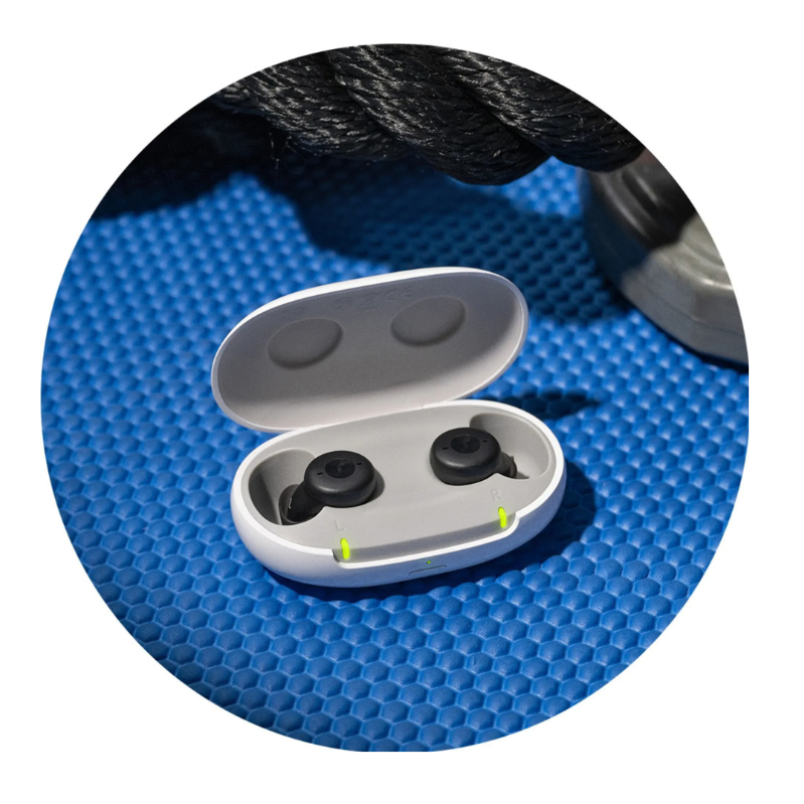 active-ix_charger-on-mat_circle.jpg 